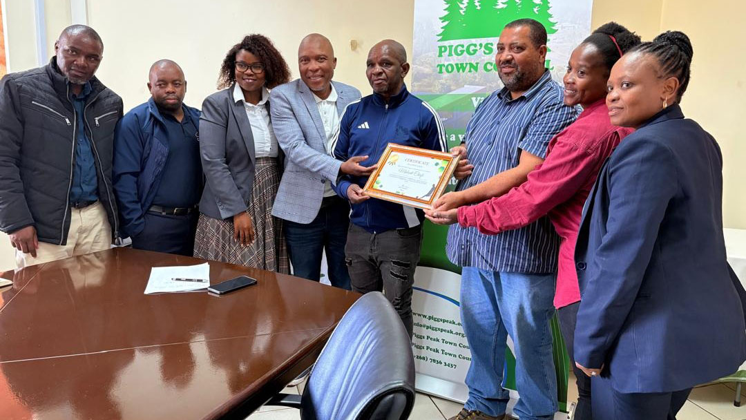 The Pigg’s Peak Town Council has formally recognised Malanti Chiefs for making Killarney Sports Ground their home this season. (Pic: Mnelisi Dlamini)